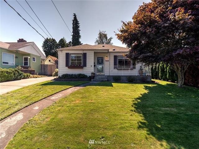 Beautifully landscaped on .13 acre in EXCELLENT Tacoma location!