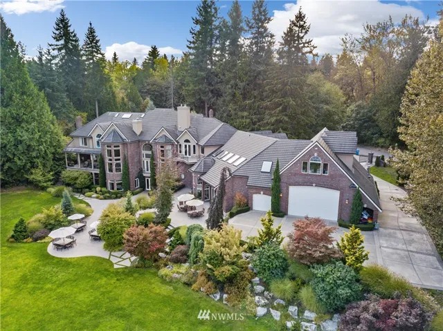 Grand living on Snag Island!