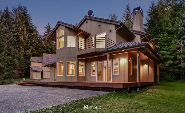 Nicely updated NW Contemporary home with tremendous views of Mt Si.