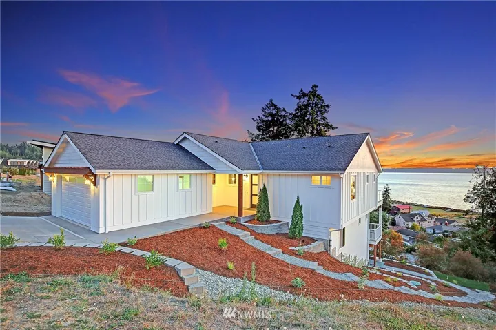 Sitting Right Above the Beach, Magnificent Setting~