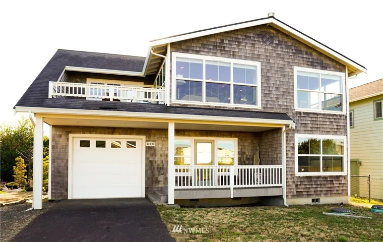 Cedar shingles, the best siding for coastal weather.