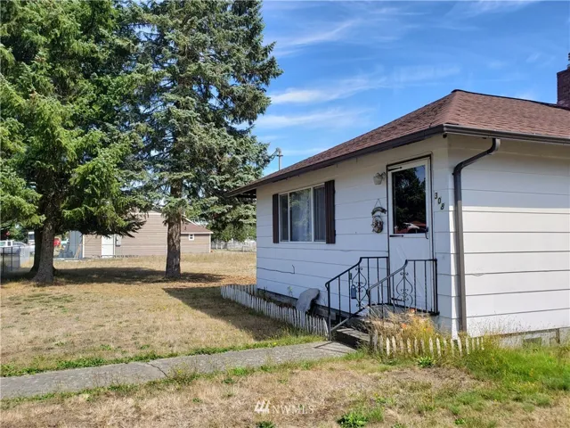 Cute country home on a huge lot! Shop, detached garage, and a fully fenced section of yard!