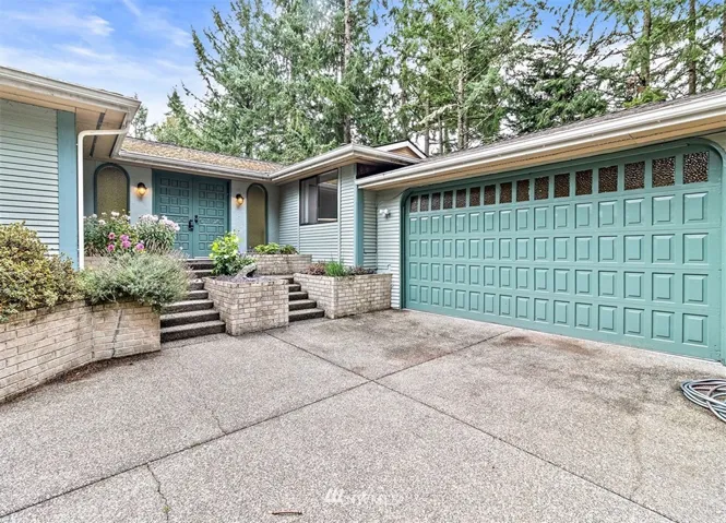 Drive/Garage/Entry.