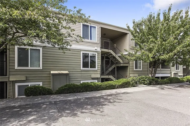 Welcome home to Sir Cedric! Delight in this 1 bedroom, 1 bath condo with a fabulous enclosed bonus room. Enjoy updated laminate floors throughout main living areas and large windows allowing tons of natural light. The bright, open floorplan gives this condo a spacious feel. The kitchen features a breakfast bar, glass-topped stove and fun, retro-styled upper cabinets. A large pantry with pull-out shelves is a bonus.  Dining room is large enough to easily accommodate large gatherings! Enjoy the added benefit of the enclosed porch off of the dining room-this finished space is perfect for office/den/workout/playroom! Perfect investment, 2 blocks from Renton Technical College! Enjoy all the benefits of home ownership with the convenience of the condo lifestyle. Commuter’s dream, ideally located with easy access to freeways, bus lines, Renton Landing, and more.