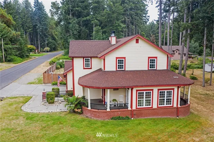 A lovely Traditional Design home on huge 1/4 acre corner lot, Right across the street from Lake Florence.