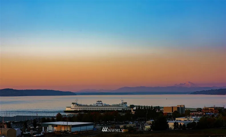 Luxurious Point Edwards Top Floor Penthouse. Rarely available, only 9 of this floor plan exist in the community of 261 units. Highly sought after. Why settle for less when you can have the BEST!!!