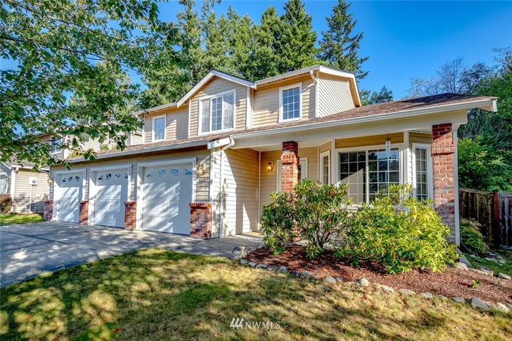 Beautiful Four Bedroom on sunny greenbelt lot