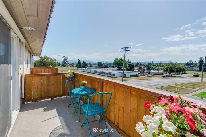 Enjoy a Sunny south facing deck, Mt Baker is Hiding behind the clouds but has a full View!