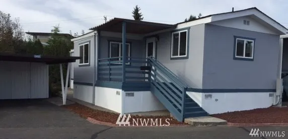 1977  Well maintained 920 sqft 2 bedroom 1 full bath with updated kitchen.