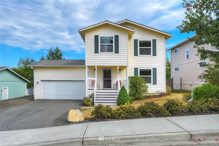 Sitting pretty in Poulsbo!
