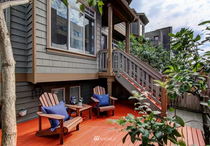Welcome home to this end-unit townhome located in the Fremont neighborhood; just minutes from downtown Seattle.