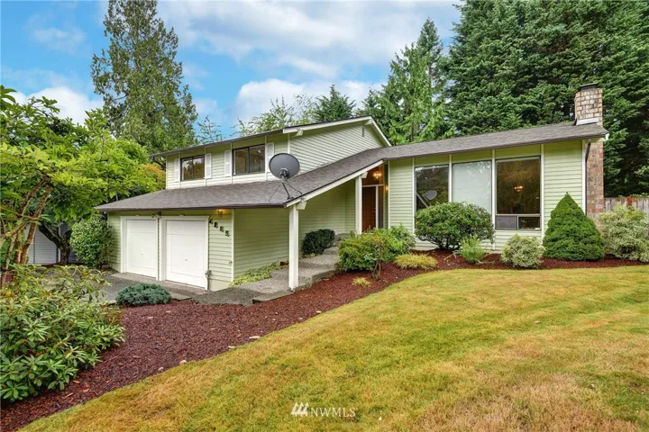 Centrally located less than one mile from Microsoft, Marymoor Park and just moments to all major employers, Bellevue square, and Redmond Town Center.