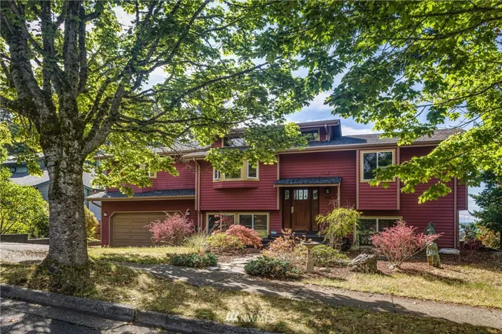 Tree Lined cul-de-sac.