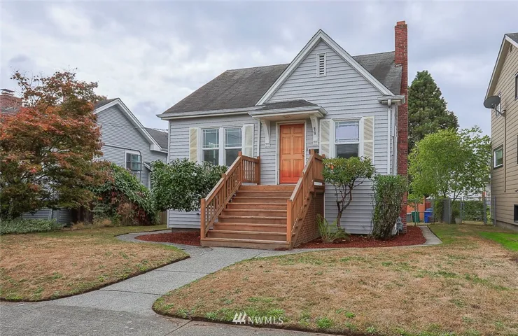 Quiet residential street close to business, parks and all amenities. Zoned LR1 (M).