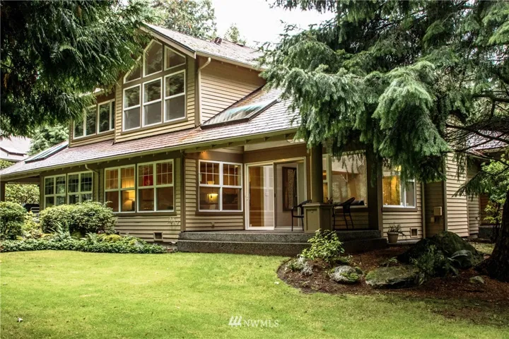 Duplex townhome tucked in a woodsy setting overlooking Semiahmoo's 15th green
