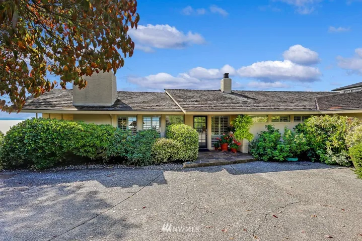 In 1947 the original owner had first pick of ALL Arroyo Heights view lots .  This are the two lots that were chosen . Amazing views that wont be blocked .  Second lot is a " buffer " lot .  Acre plus of natural beauty adjoined by 7.5 Arroyo natural area .