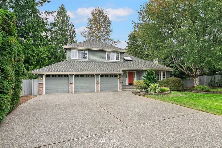A bright, spacious and ideally placed, classic, Northwest Traditional home  in the exceptional Sammamish plateau community of Cimarron.  An open   layout offering four large bedrooms, and smartly located on a large and  private lot, tucked away on a quiet cul-de-sac street.