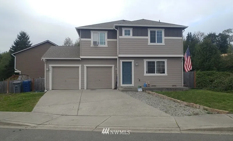 This nice 3 bedroom house has southern exposure and is located in a very nice cul-da-sac neighborhood. To the right is protected land. To the left is the only adjoining neighbor.