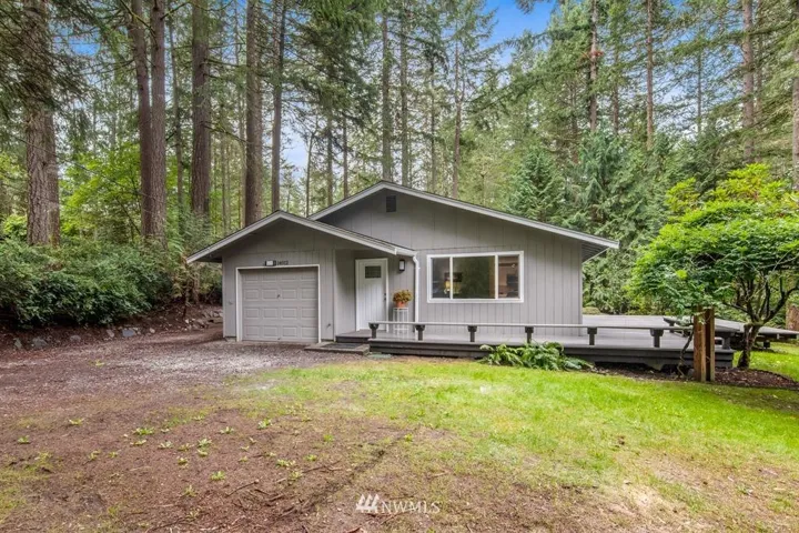 Private setting, new exterior paint and NEW 30-year roof