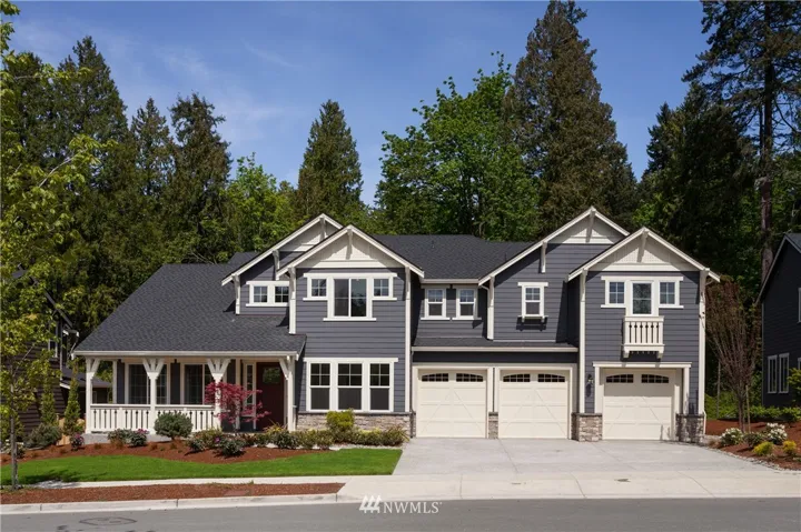 The Admiralty Craftsman offers a beautiful covered front porch and 3 car garage.  Pre-sale opportunity.  Photos are for illustrative purposes only.