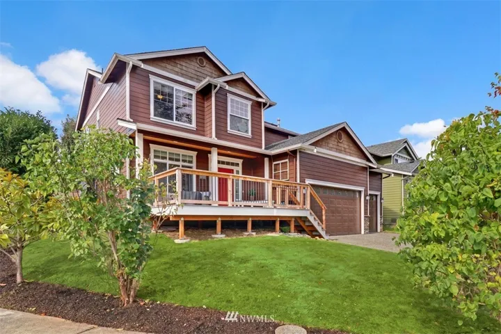 This gorgeous 4 Bed/2.5 Bath home in Snohomish features a Great Room layout, spacious Backyard, and a beautiful front Deck.