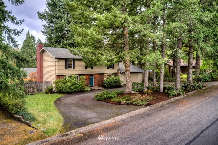 The roof of this home was just recently professionally cleaned, so that is one thing you can check off your list!