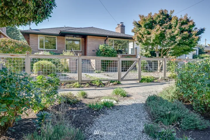 Fully fenced yard for children or pets to explore the surrounding gardens.