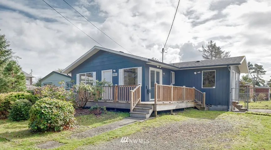 The house is in a really cute neighborhood right in Ocean Park