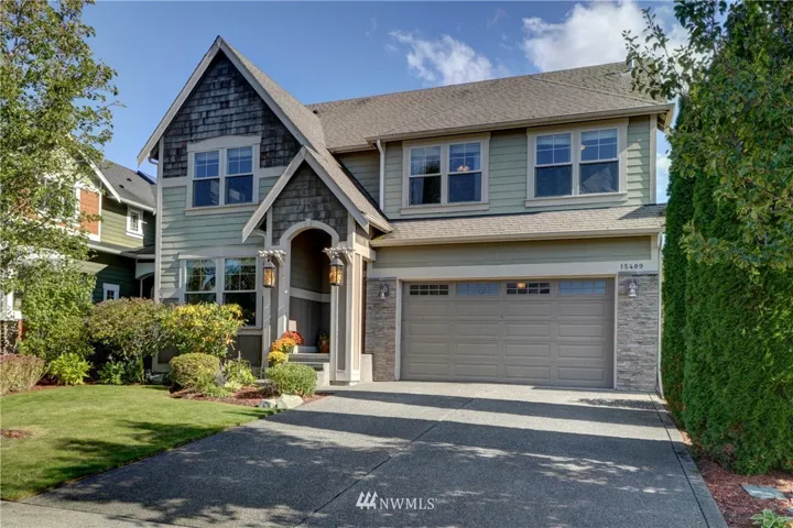 Great Home & Yard! Big on Space & Design... Style galore. Cozy, comfy, light & bright. Excellent floorplan & features... Gorgeous hardwoods, granite, tile, stainless, gas range, nice millwork & more. (Brand new carpet throughout.)