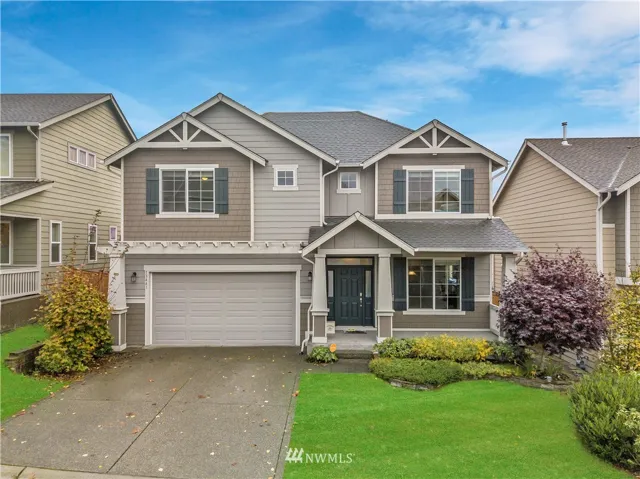 4br/2.5ba, Open floor plan, high ceilings, open kitchen w/large island