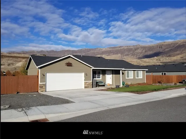 2016 3 bedroom 2 bath with new updates.