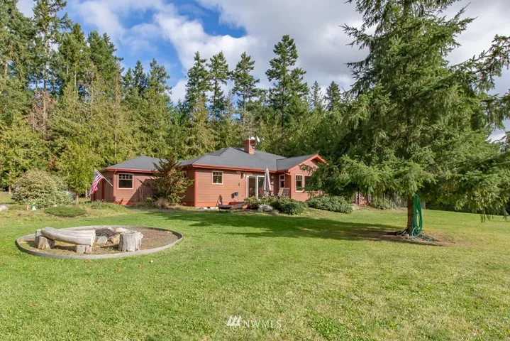 Welcome to 93 E. Emerald Forest Lane!