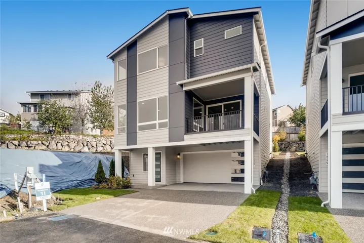 Photographs are for illustrative purposes only. Features, finishes, interior/exterior colors, landscaping and floorplan shown may vary from actual homes built.