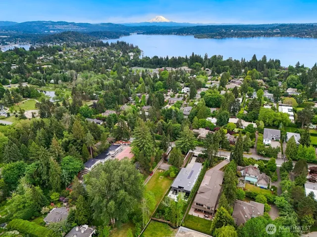 7658 Ne 12th Street, Medina, WA 98039