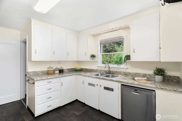 Upper unit kitchen