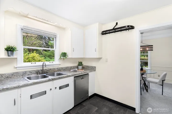 7658 Ne 12th Street, Medina, WA 98039