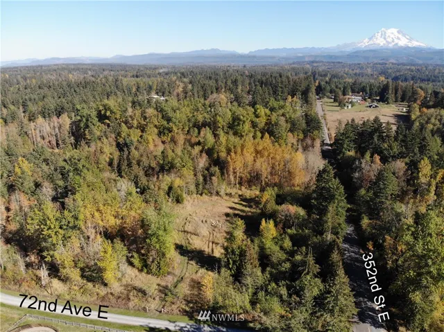 Birdseye view w/ roads labeled.