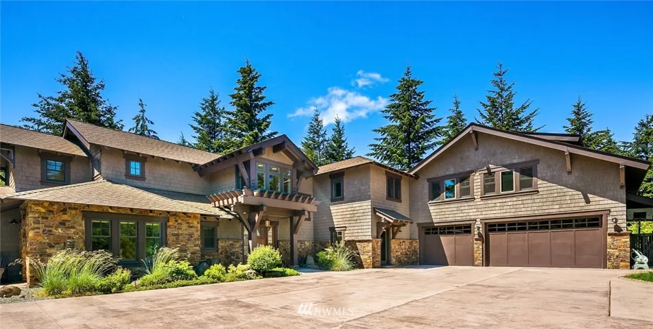 Beautiful home in the private Tumble Creek community in Suncadia. With Tumble Creek's larger homesites - you can enjoy all the amenities Suncadia resort offers - while still "getting away" from it all!!!