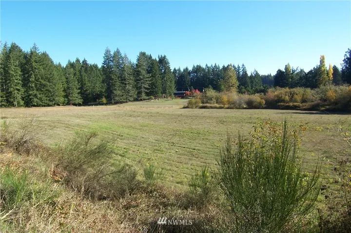 Look at this beautiful setting, ready for your dreams. If you are looking for a ready to go farm land, this is it.