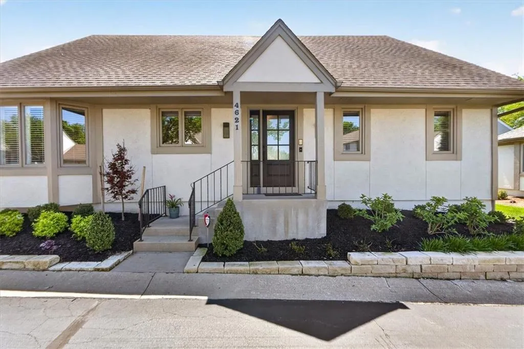 Residential For Sale - 10 Rooms - 3 Bedrooms - 3 Bathrooms - Price ...