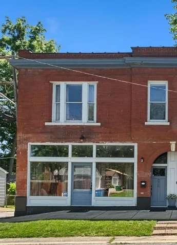 4418 2 Story Offers 1600 SF (Left side of building)