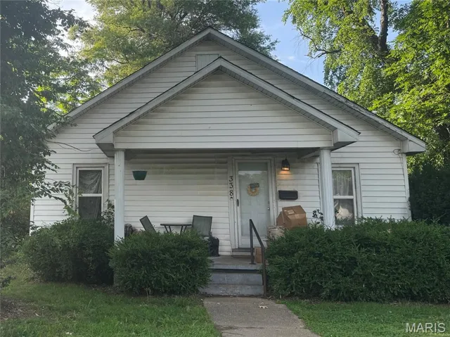 View of front of house featuring a porch