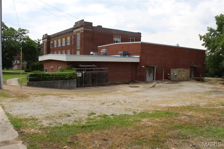 Entrance from Vine St to Gym