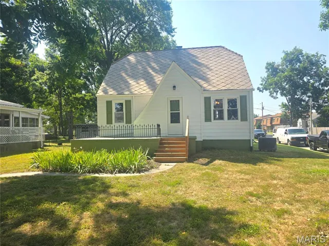 View of front of house with a front yard