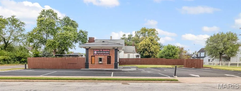 Surrounding community with uncovered parking
