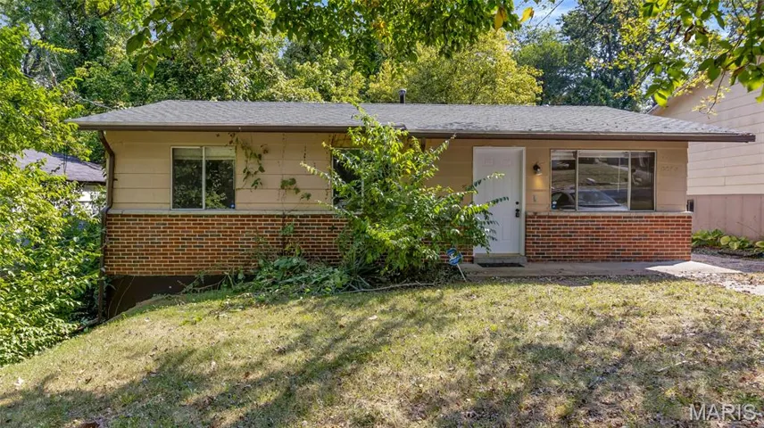 Ranch-style home featuring a front lawn, brick siding, and roof with shingles