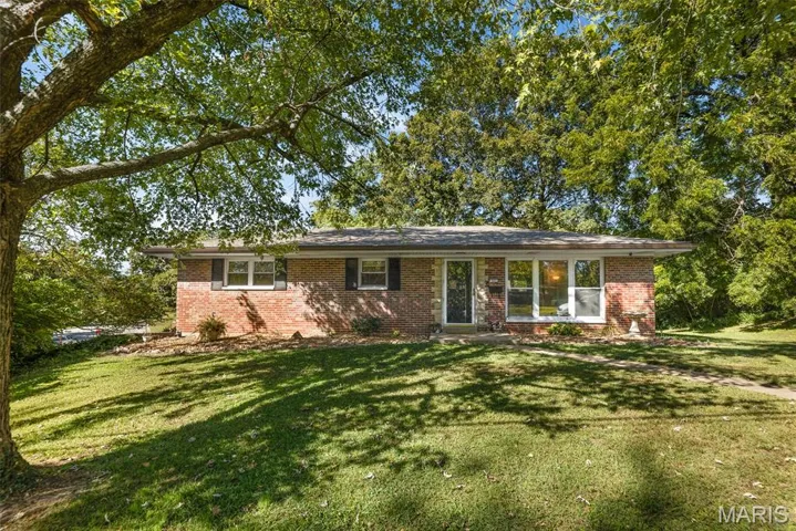 Ranch-style house with brick siding and a front yard