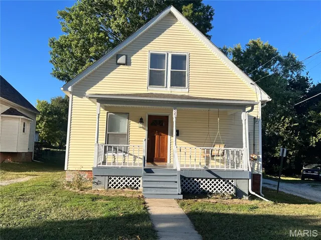Bungalow featuring a front lawn and covered porch