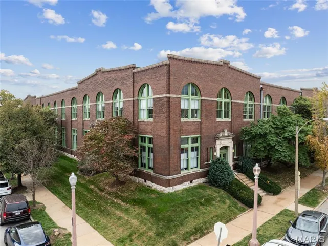 Welcome to 4242 Laclede Avenue #106