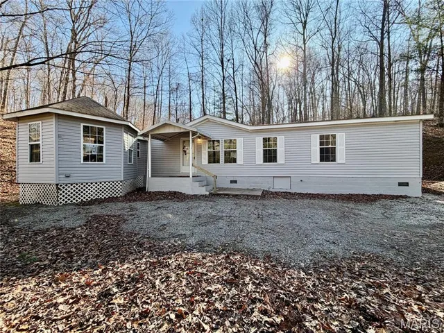 Manufactured / mobile home featuring crawl space